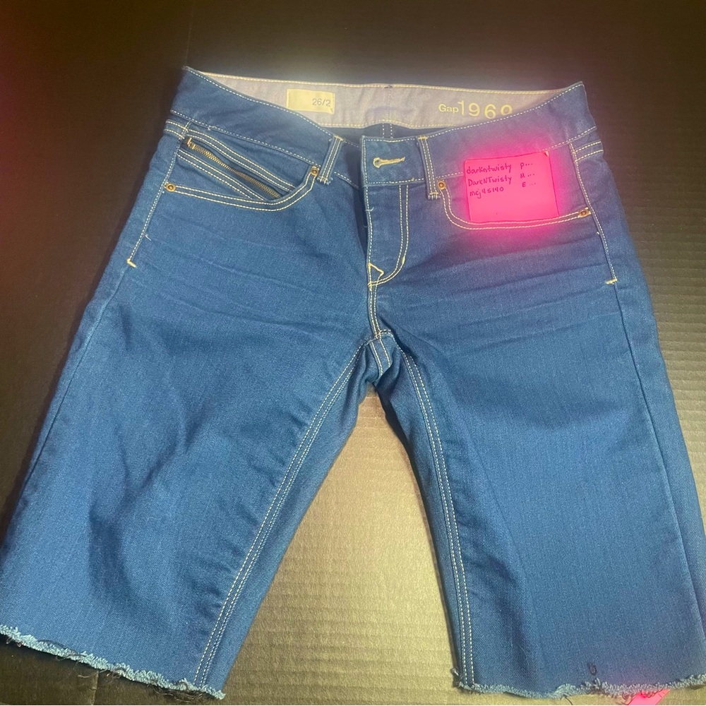 NWOT Gap Denim cut off Jean shorts 26/2 regular never worn Buy cheap off season!